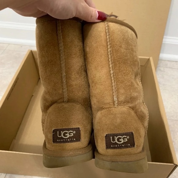 UGG Chestnut Short Boots Size 6 With OG Box - Picture 2 of 5